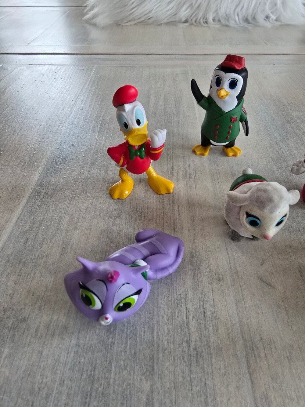 7 DISNEY Mini figures - Picture 5 of 6